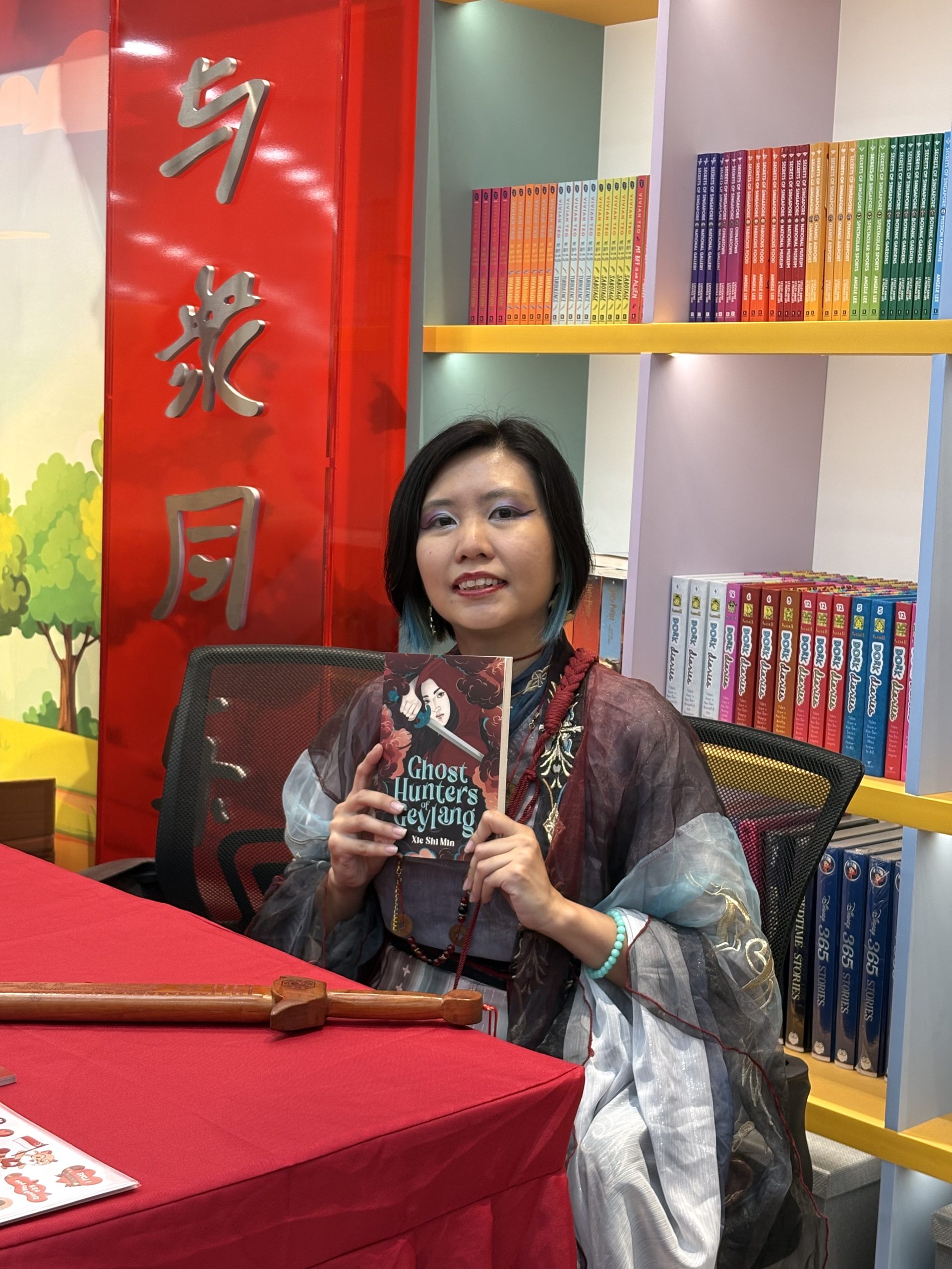 Author Xie Shi Min at Popular